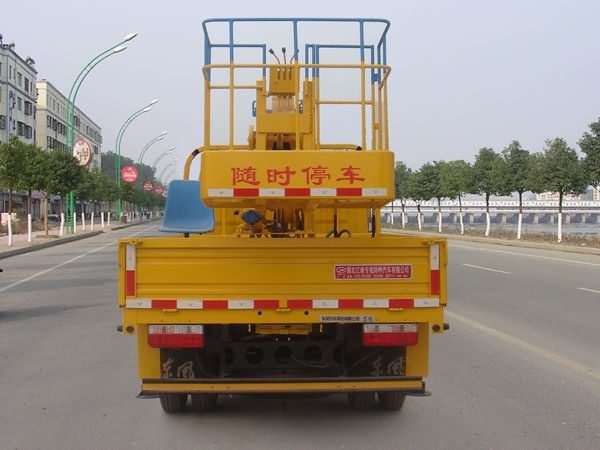 國(guó)四東風(fēng)12米高空作業(yè)車(chē)