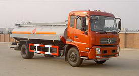 東風(fēng)天錦油罐車(chē)圖片