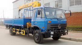 東風(fēng)4-6噸隨車起重運(yùn)輸車圖片