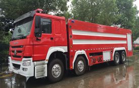 豪沃前四后八重型水罐消防車(25噸) 圖片